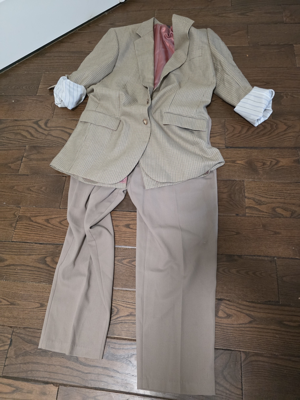 Two-Piece Women's Suit Jacket & Pants in Beige/Tan